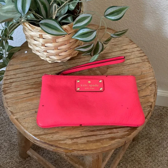 kate spade Handbags - Kate spade wristlet